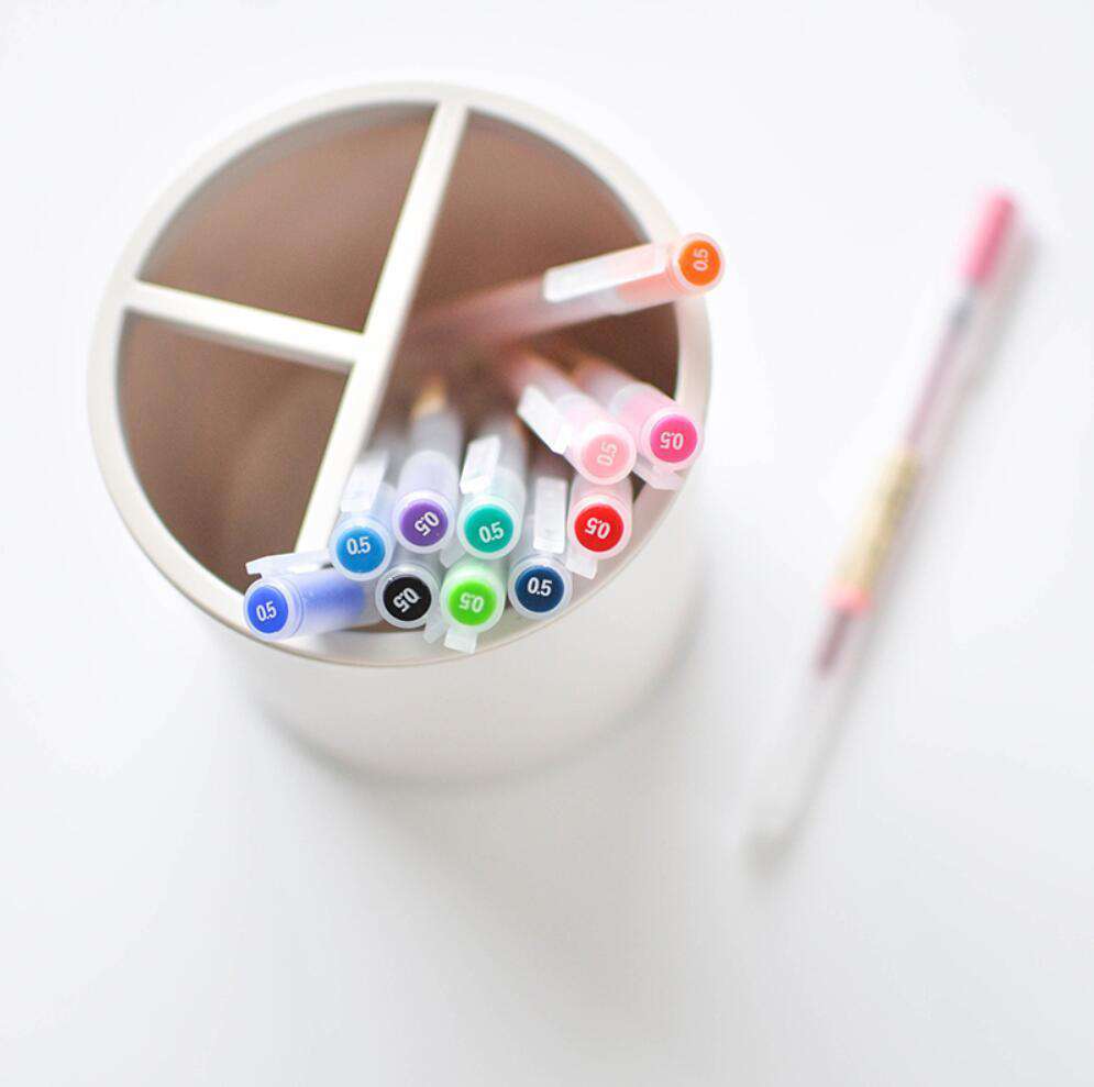 Smooth-writing markers (12 colors)